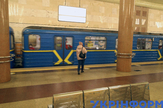 З 5 квітня проїзд у київському метро лише за спецперепустками