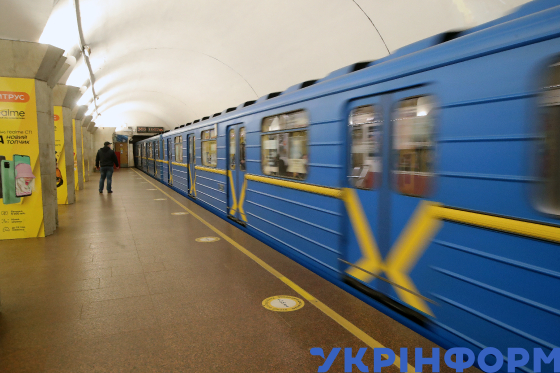З 5 квітня проїзд у київському метро лише за спецперепустками