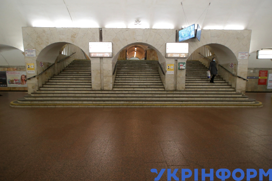 З 5 квітня проїзд у київському метро лише за спецперепустками