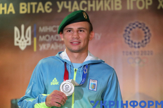 В аеропорту "Бориспіль" зустріли срібного призера Олімпіади-2020 Олександра Хижняка