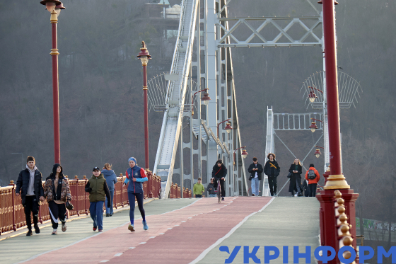 Парковий міст через Дніпро