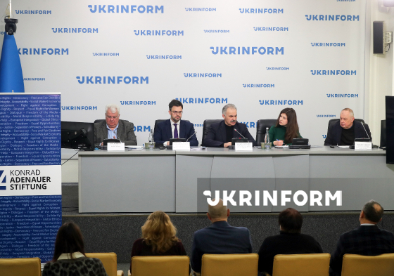 Дискусія "Українське суспільство, держава і церква в умовах миру і війни. Церковно-релігійна ситуація в Україні 2000-2025" в Укрінформі