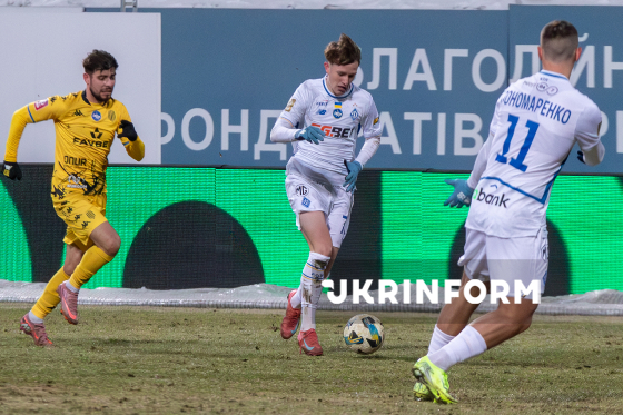 Матч Прем`єр-ліги між командами “Динамо” і “Рух”