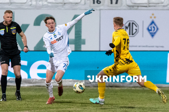 Матч Прем`єр-ліги між командами “Динамо” і “Рух”