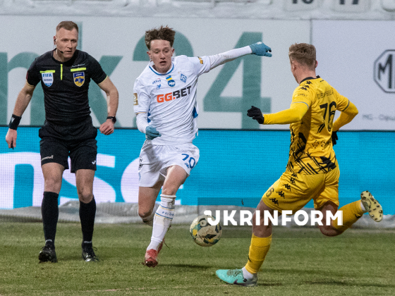 Матч Прем`єр-ліги між командами “Динамо” і “Рух”