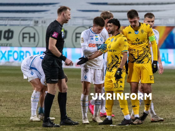 Матч Прем`єр-ліги між командами “Динамо” і “Рух”