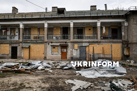 У Запоріжжі ремонтують дахи пошкоджених після обстрілів РФ будинків